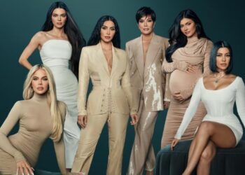 Motrat Kardashian transformohen si nëna e tyre dhe arsyeja është e veçantë