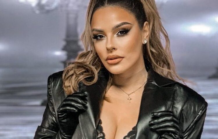 Anxhela Peristeri po pa mace të zezë, kthehet nga rruga, po ju jeni supersticiozë?