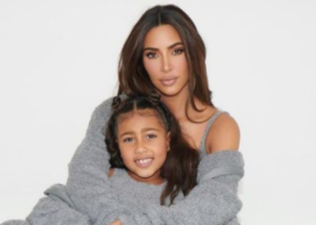 Kim Kardashian i shpjegon vajzës se si mbeti shtatzënë!