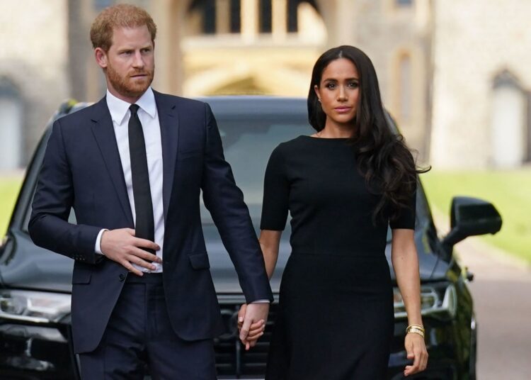 Harry dhe Meghan presin që familja mbretërore t’i kërkojë falje!
