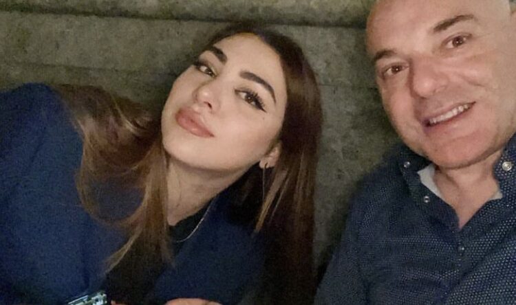 Një veshje firmato apo një udhëtim? Blendi zgjodhi të dytin për të bijën dhe ajo s’mund të ishte më e lumtur se kaq!