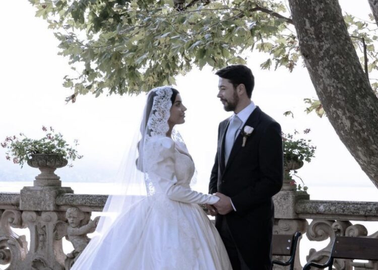 Armina dhe Shkëlzeni ndajnë në mbyllje të vitit setin e dasmës