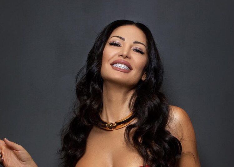 Nga Amerika në Tiranë, Bleona feston Krishtlindjet me të moshuarit!