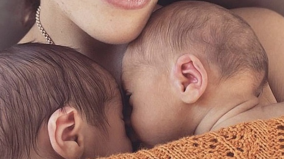 Aktorja e njohur bëhet nënë për herë të parë, sjell në jetë dy djem!