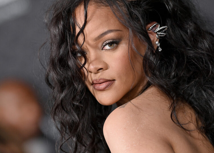 Rihanna publikon për herë të parë imazhin e djalit të saj!