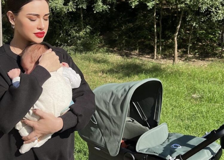 “Do të doja të kishe mbajtur në krahë Nolan Sol”, Dojna kujton babain e ndjerë me foton e veçantë!