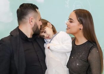 Xhensila na prezanton me anëtarin më të ri në familje dhe më e lumtura është Ajka