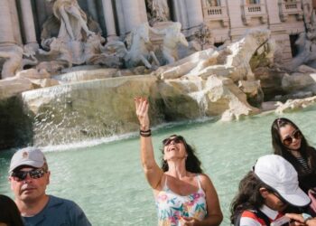 Mbi 1 milion euro çdo vit, ja ku përfundojnë paratë e hedhura në “Fontana di Trevi”!