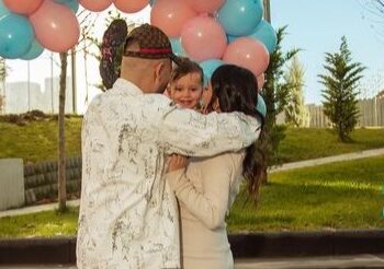 Këngëtari shqiptar së shpejti baba për herë të dytë