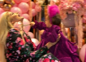 Marina vërtet i poston fotot “pas pilafit”, por sigurohet të na i ëmbëlsojë ditën