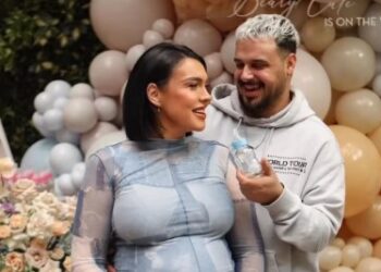 Erdhi bebi! Einxhel dhe Dagz bëhen prindër për herë të parë