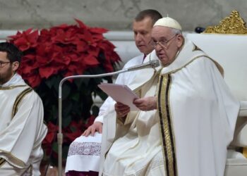 Mesazhi i Papës: Mos e lëmë këtë Krishtlindje të kalojë pa bërë diçka të mirë