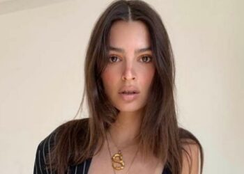 “Shkova 45 kile”, Emily Ratajkowski flet për humbjen drastike në peshë