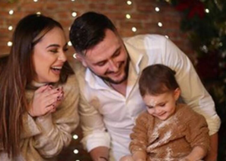 Besi i kërkon Xhensilës një fëmijë të dytë, por çfarë thotë këngëtarja