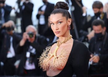 Bella Hadid shpallet modelja e vitit