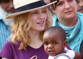 Madonna akuzohet për trafikim të fëmijëve afrikanë!