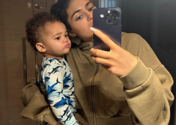 Nuk ka më enigmë, Kylie Jenner na zbuloi portretin dhe emrin e djalit!