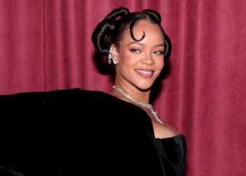 Rihanna na rrëfeu këshillën që ka marrë për mëmësinë dhe po, mund të mbajmë shënime!