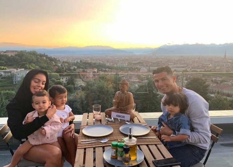 Ronaldo dhe Georgina ofrojnë 5 mijë euro rrogë për kuzhinier, por kanë ca kushte
