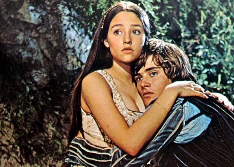 Aktorët e filmit “Romeo dhe Zhuliet” ngrenë padi pas 55 vjetësh: Na detyruan të filmoheshim nudo!