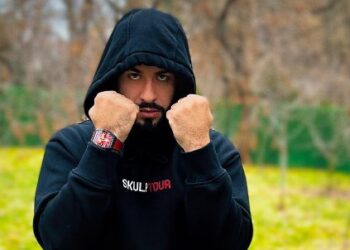 Marka e famshme e orëve të luksit krijon një orë për Skënderbeun, Capital T një nga blerësit