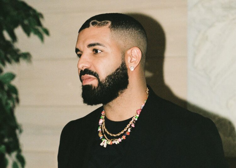 I besoi mikut të tij, Drake humb 400 mijë dollarë për pak minuta!