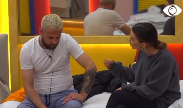 Kriset marrëdhënia Kiara-Luiz, shkak 1 veprim i këngëtarit