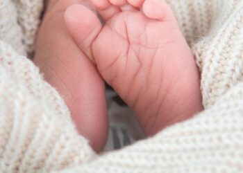 Pritjes i erdhi fundi, këngëtarja e njohur bëhet nënë për herë të parë!