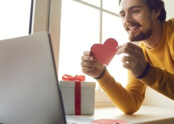 Si të festosh Shën Valentinin kur e ke personin e zemrës larg!