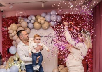 Baba për herë të dytë, moderatori i njohur zbulon gjininë e bebes!