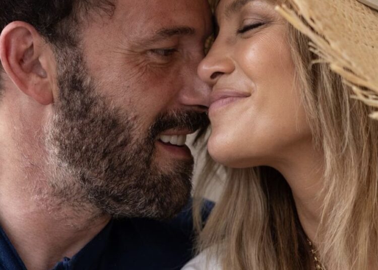 Jennifer Lopez dhe Ben Affleck gjetën mënyrën më origjinale për ta kujtuar Shën Valentinin e parë si të martuar!