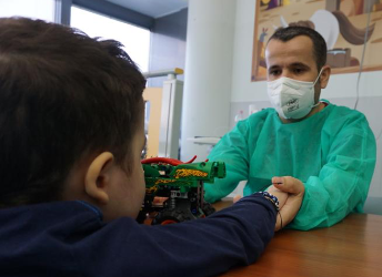 Babai i shpëton jetën djalit 5-vjeçar, i dhuron një pjesë të mushkërisë!