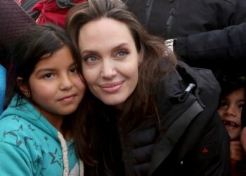 “Zemra ime është me ju”, Angelina Jolie jep ndihmën e saj pas tërmetit tragjik në Turqi dhe Siri