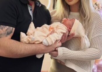 Prezantuesja shqiptare bëhet nënë për herë të dytë