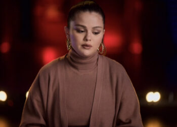 “Mbyllesha në dhomë dhe qaja”, Selena Gomez rrëfen përballjen me komentet negative për peshën!