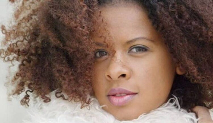 Një pemë dhe një stol për Hueyda El Saied!