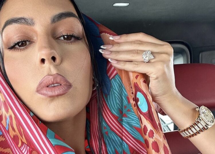 Me fotot e fundit, Georgina na tregoi se i sfidon hapur ligjet e Arabisë Saudite!