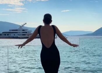 Vjen në Tiranë këngëtarja shqiptare me famë ndërkombëtare