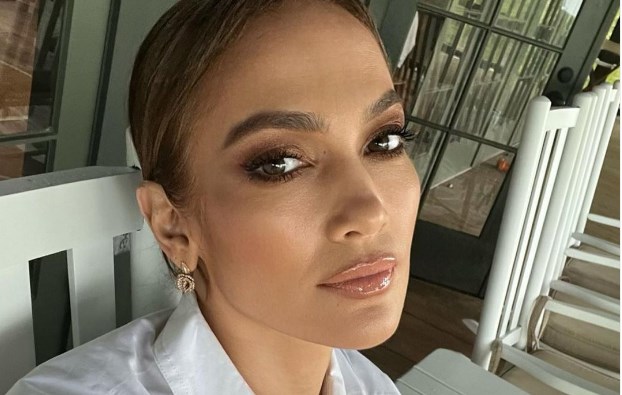 J.Lo thotë se nuk ka bërë kurrë botox dhe zbulon sekretin si duket kaq mirë 53 vjeç!