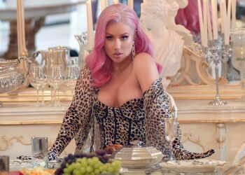 Makina, jahte, diamante, ja ku i çon Iggy Azalea paratë