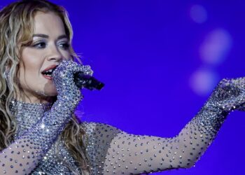 Rita Ora e ftuar speciale e natës së parë në “Eurovision”