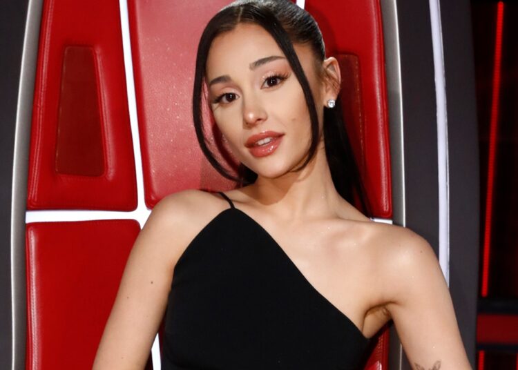 Rrjeti e “kryqëzoi” për peshën, Ariana Grande reagoi dhe dha një mesazh për të gjithë!