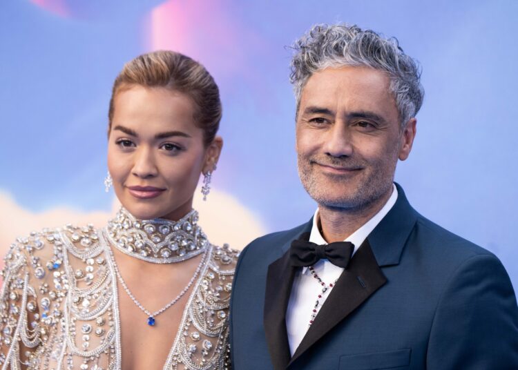 Sot janë të martuar, por ja si nisën shkëndijat e para mes Rita Orës dhe Taika-s!