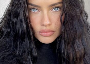 Adriana Lima u rikthye te “Victoria’s Secret” dhe s’mund të ishte më e lumtur se kaq!
