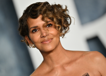 Aktorja e njohur “çmend” fansat, pozon foto nudo nga ballkoni!