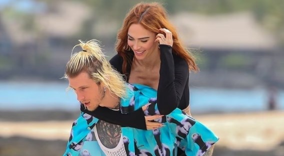 Megan Fox dhe Machine Gun Kelly pajtohen dhe shijojnë pushimet në Hawaii