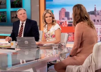 E pazakontë, e ftuara shkon komplet lakuriq në emisionin britanik