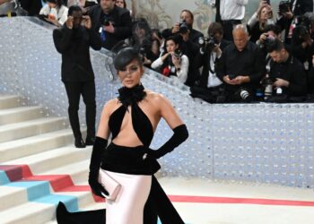 Jennifer Lopez shkëlqeu në “Met Gala”, por të gjithë komentuan mungesën e Ben Affleck!