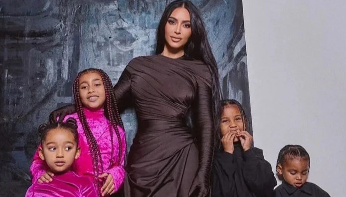 Kim Kardashian tregon sfidën si nënë: Qaj derisa të më zë gjumi!
