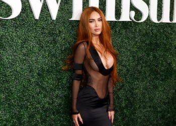 Në kulmin e krizës së marrëdhënies me të fejuarin, Megan Fox i lë të gjithë pa fjalë me pamjen në tapetin e kuq